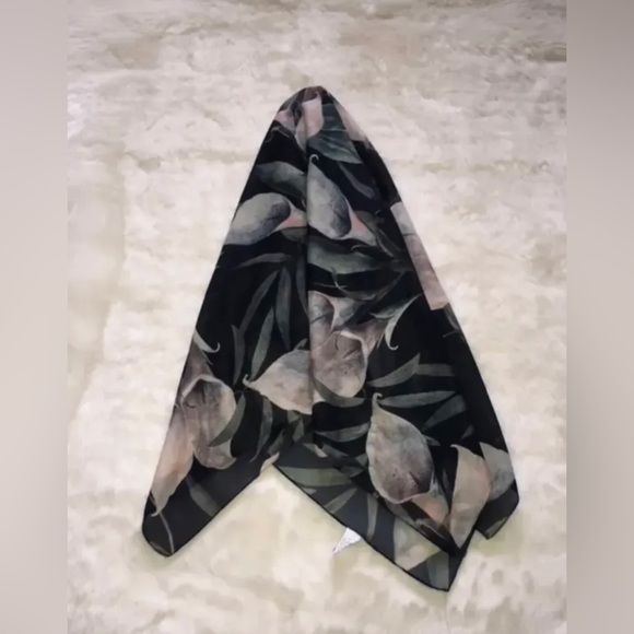 Head Scarf - Picture 1 of 4